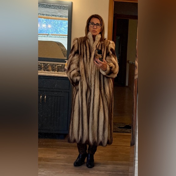 Fitch Fur Coat - Picture 8 of 9